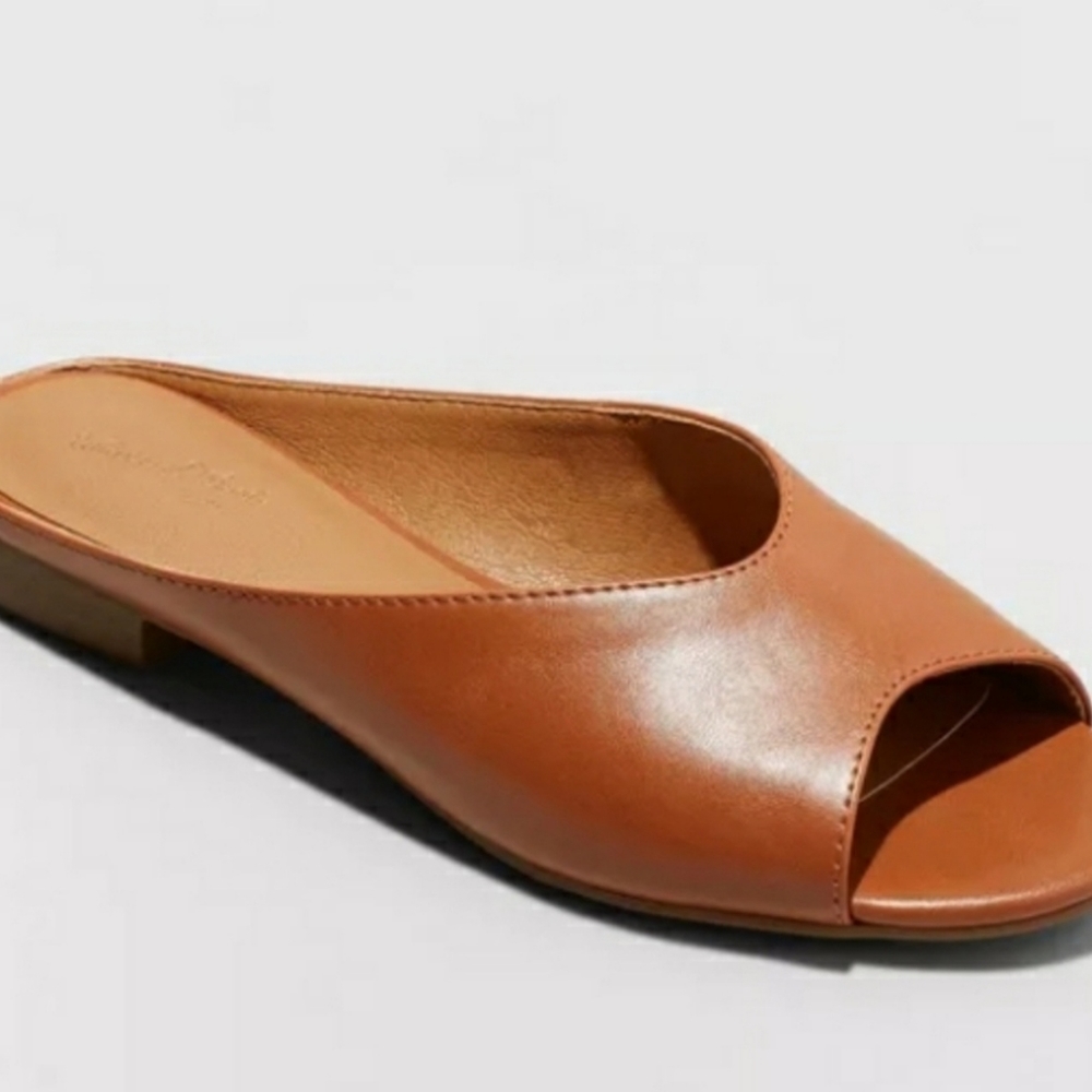 Universal Thread Mule Sandal